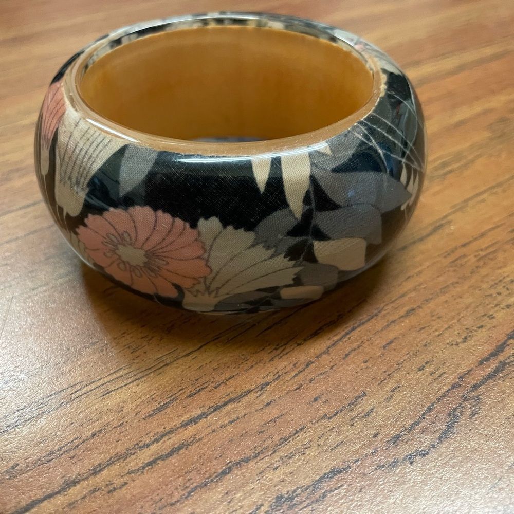 Bracelet - Picture 1 of 6
